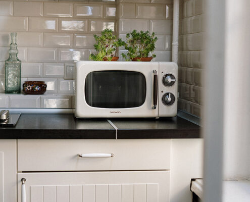 Image of a microwave on a countertop.